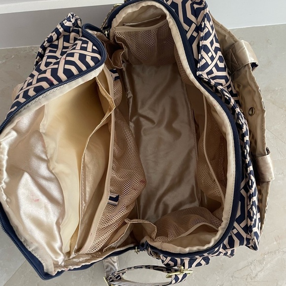 Jujube Diaper Bag 
Geometric Design Top Handle
Adj.Shoulder Strap
Excellent cond - Picture 7 of 10